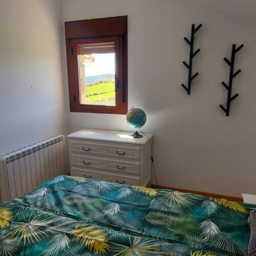 bedroom 2 with boxspring 160 x 200